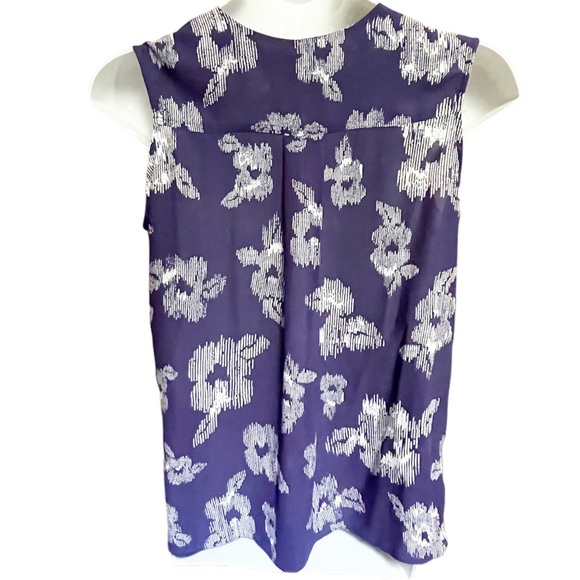 Violet + Claire Blue and White Print Sleeveless Blouse - Picture 2 of 7